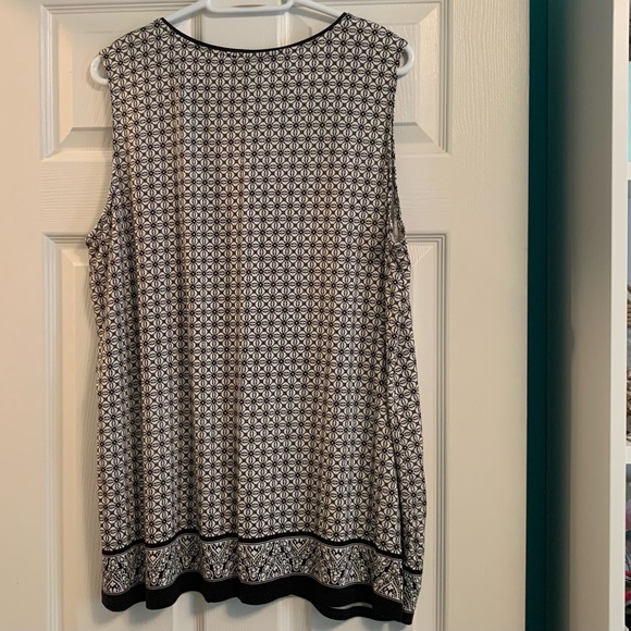 Womens plus size 2X tank. Black/white. - Picture 2 of 3